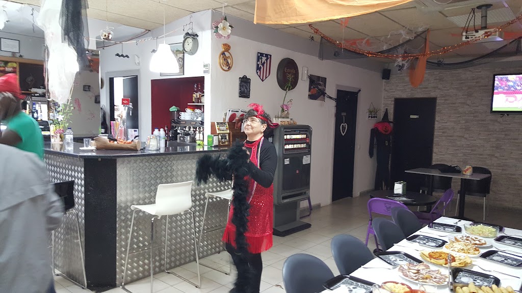 Bar Garaje Cafe — Ambiente