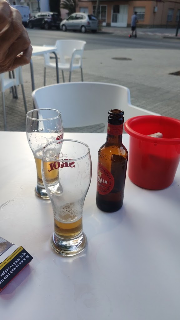 Bar Sokol — Comida y bebida