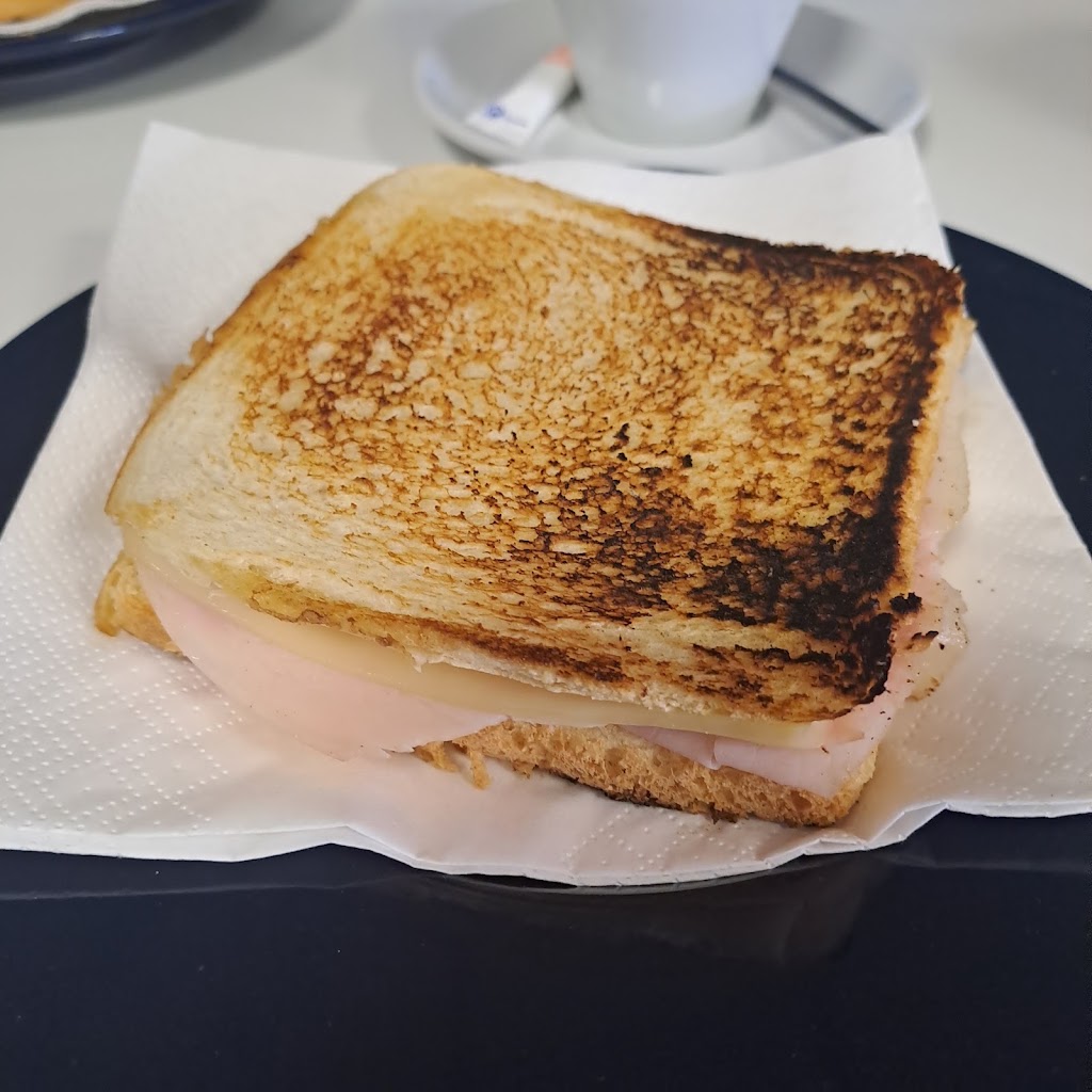 Bar El baron — Comida y bebida