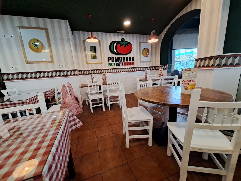POMODORO Pizza Pasta Burritos — Ambiente