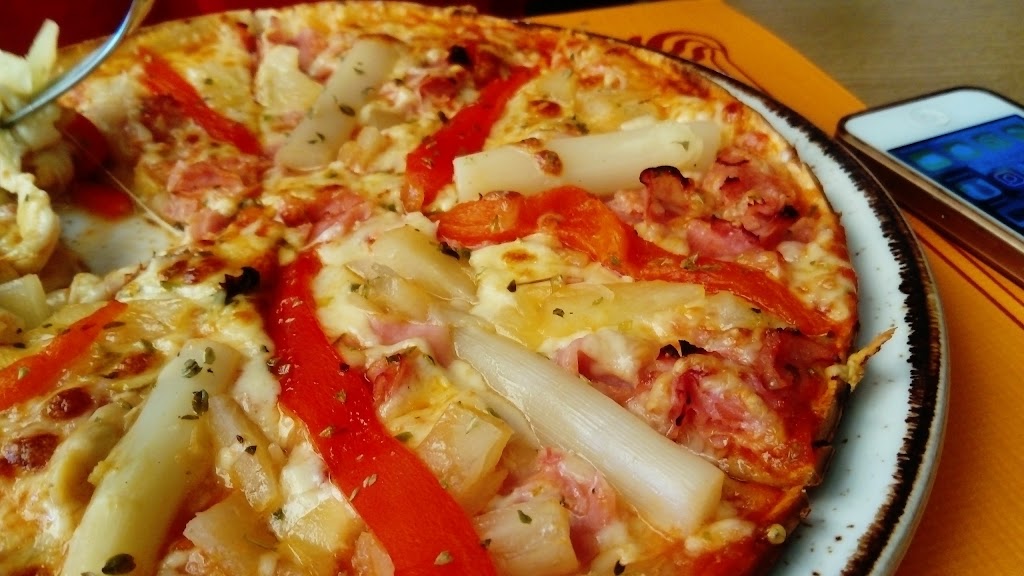 Pizzeria La Competencia — Pizza
