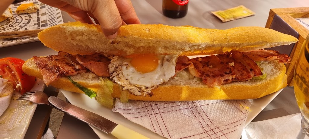 Cafe-Bar "Bodegon" — Comida y bebida