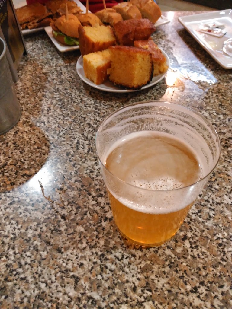 Cafe Bar Piol — Comida y bebida