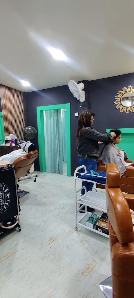 08 Professional Unisex Salon