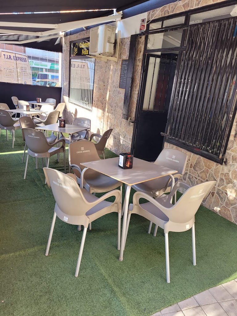 Bar Cafeteria Felix - Comida Ecuatoriana — Ambiente