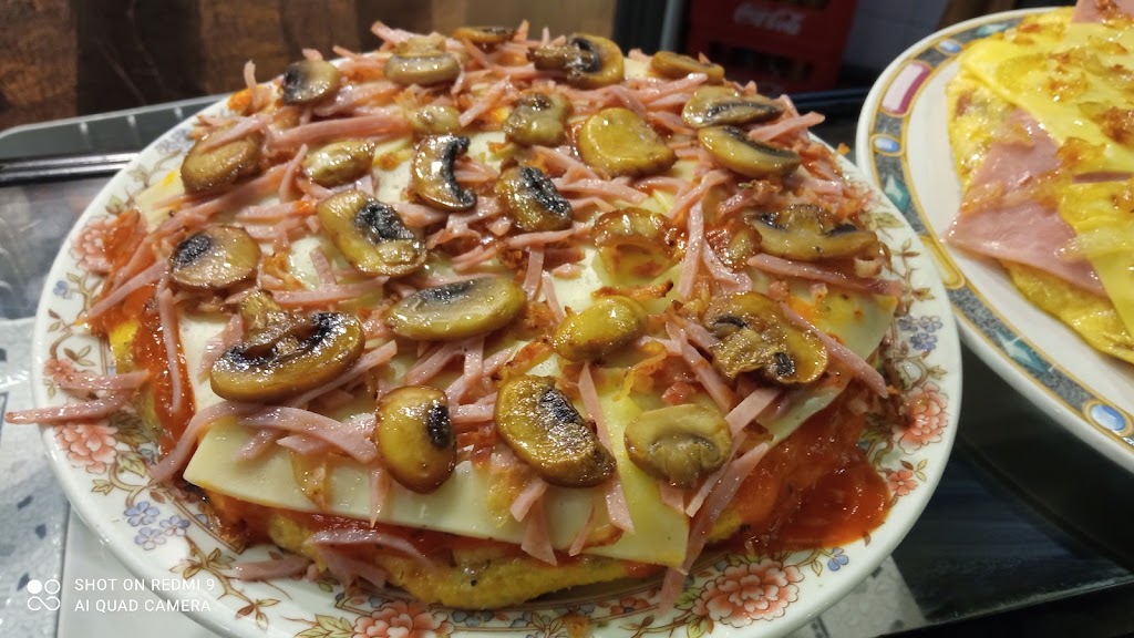 Cafe Jennifer Bar — Comida y bebida