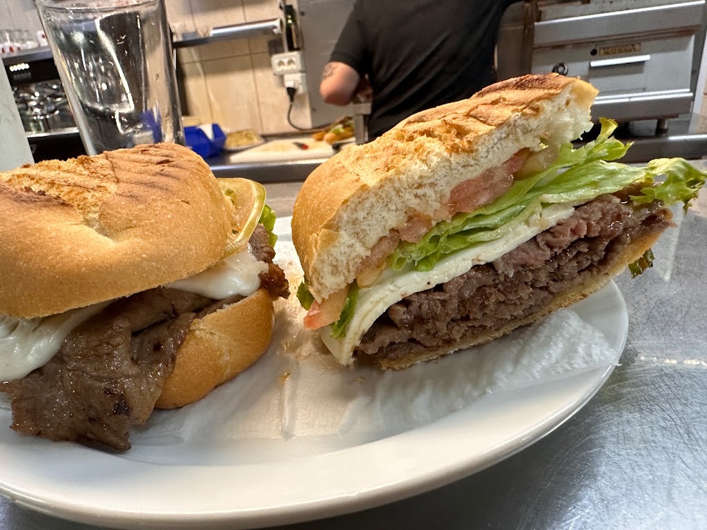 Llano Azul Bar Restaurante — Comida y bebida
