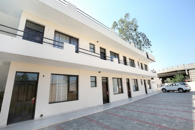 Oyo Royal Cottage