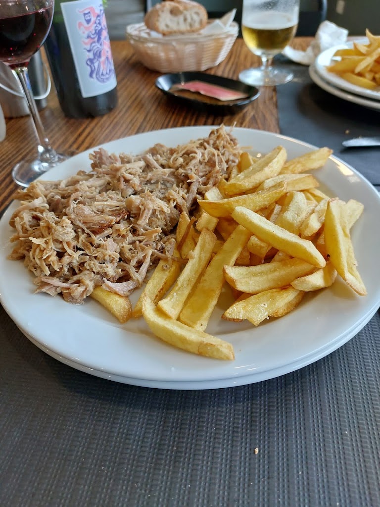 La Ofi Cafe Bar — Comida y bebida
