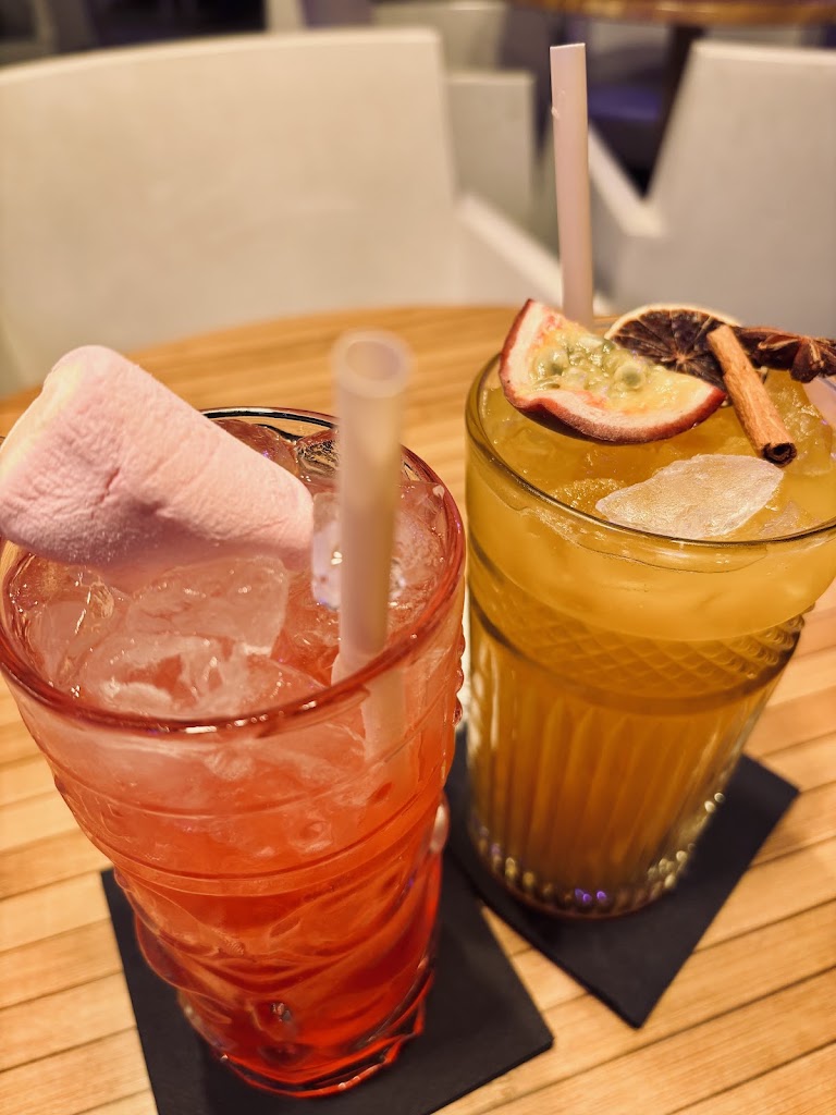 Cocteleria Orana Polinesia — Comida y bebida