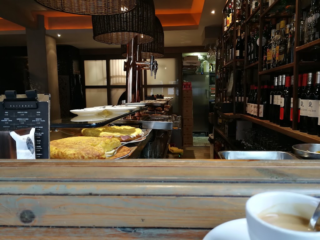 La Jara Cafe Bar — Comida y bebida