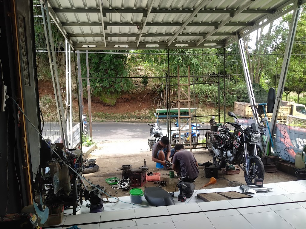 Garage93 Custom And Paint