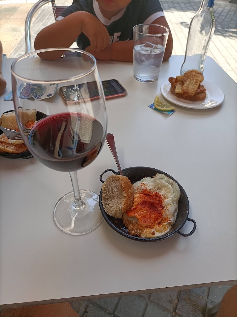 Bar Encuentro — Comida y bebida