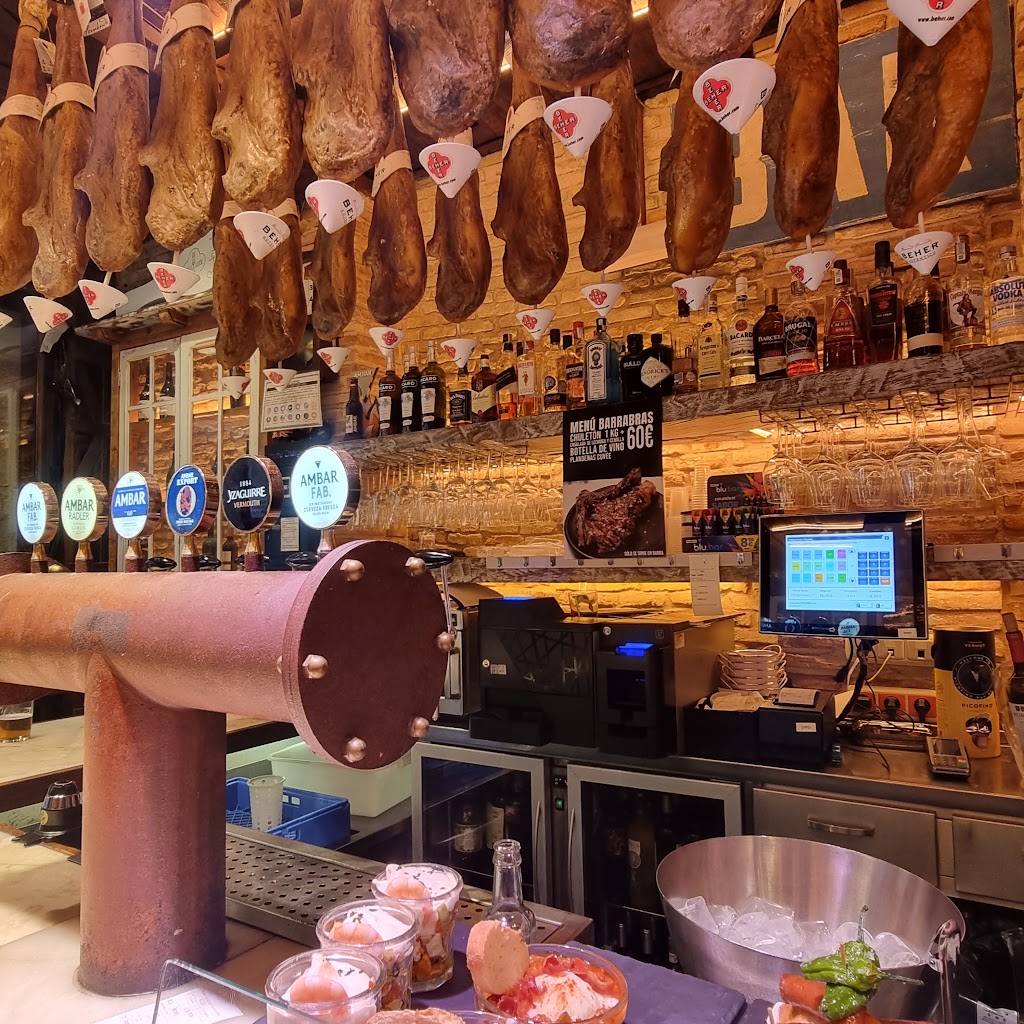 Asador Restaurante Katuzarra — Comida y bebida