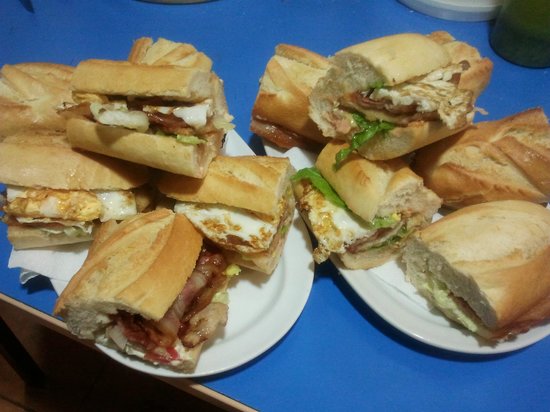 Cafeteria Cerveceria Entrepans — Comida y bebida