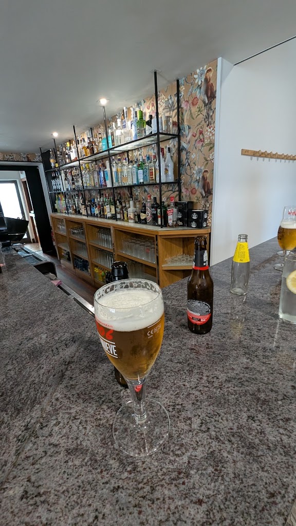 Bar A Esmorga — Comida y bebida