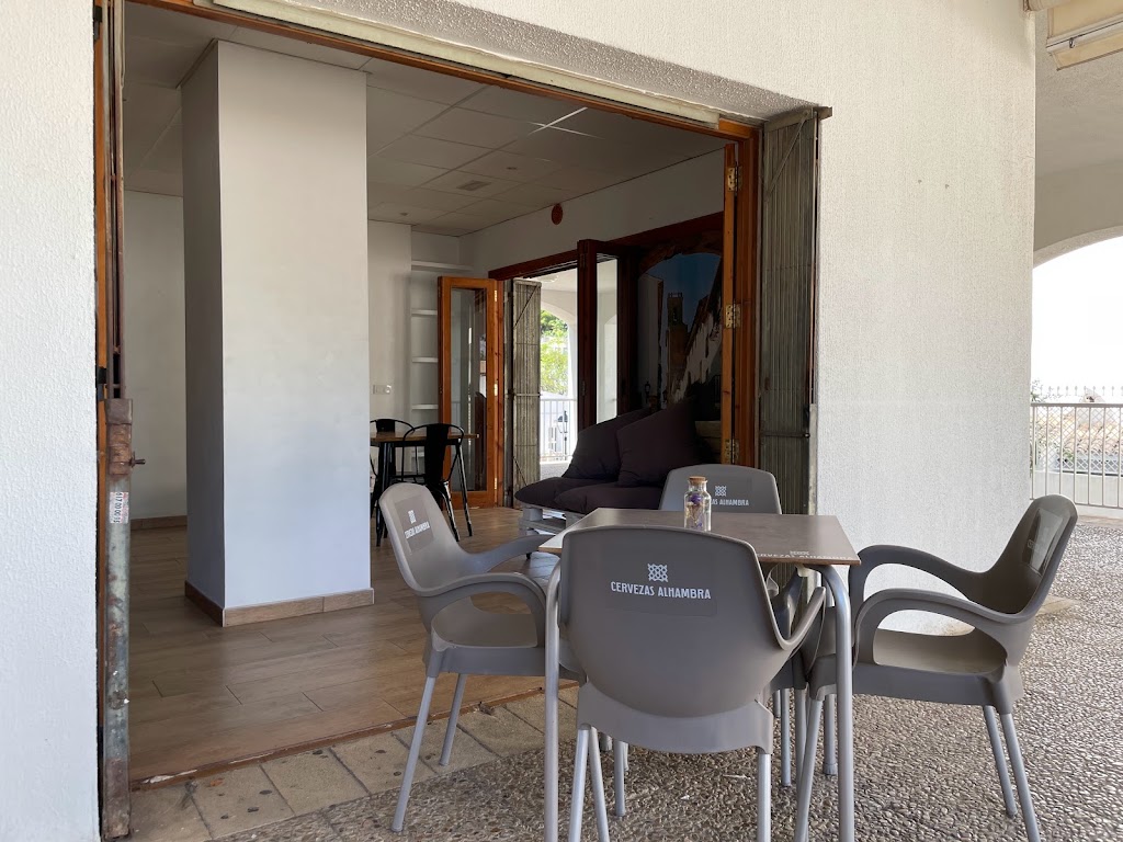 La Petite Cafe Bar — Ambiente