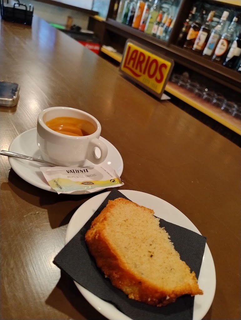 Uno Cafe — Comida y bebida