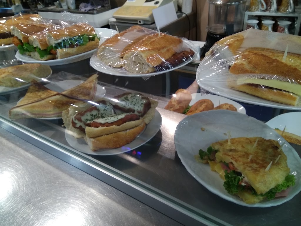 Cafe Bar El Rincon De Izan — Comida y bebida