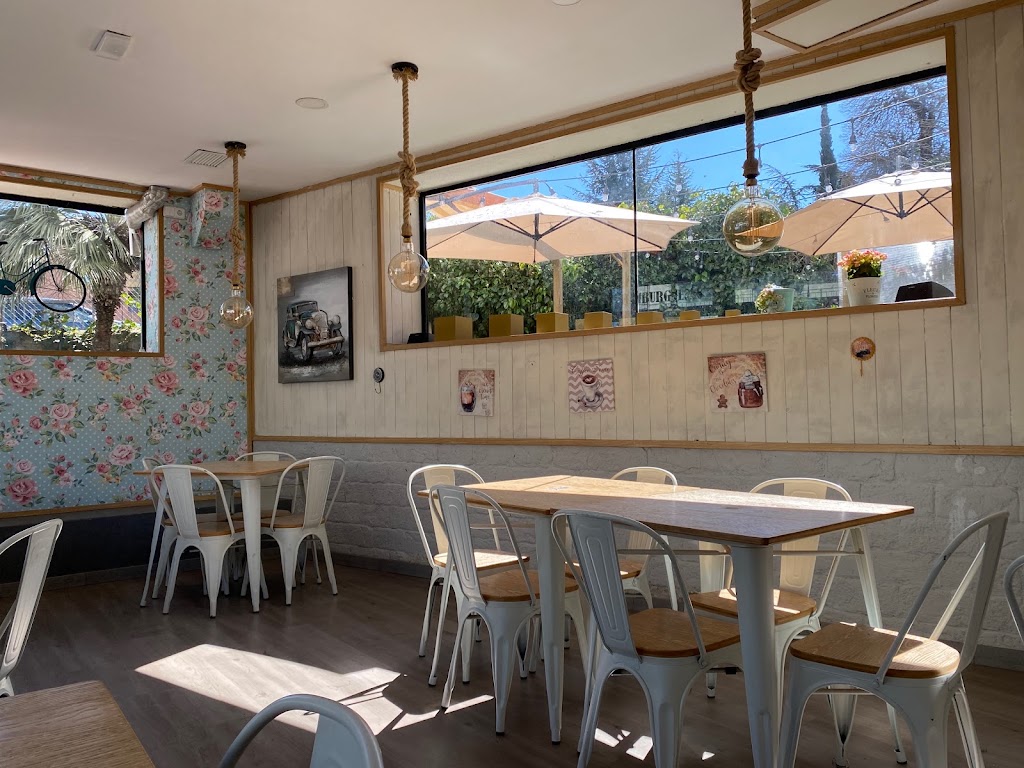 BARAK Burger Cafe — Ambiente