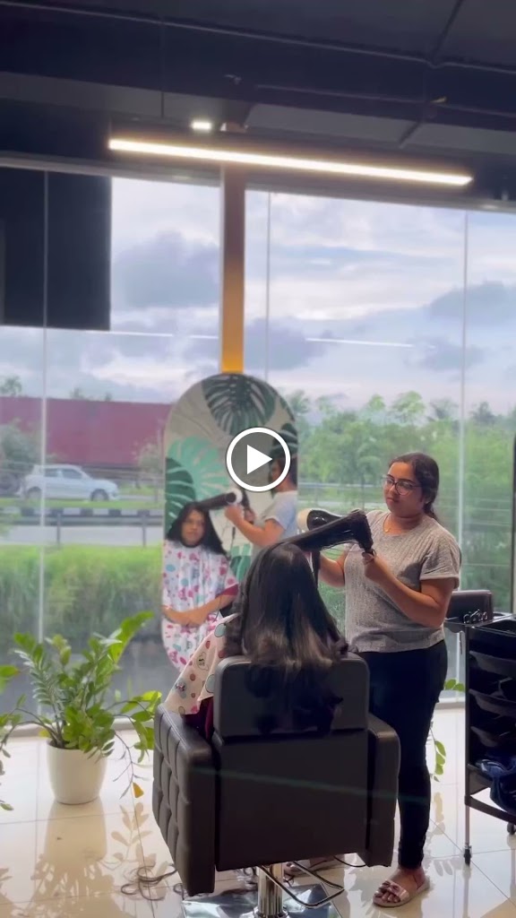 The Urban Shades Beauty Lounge Unisex