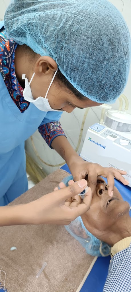 Optometrist Santosh