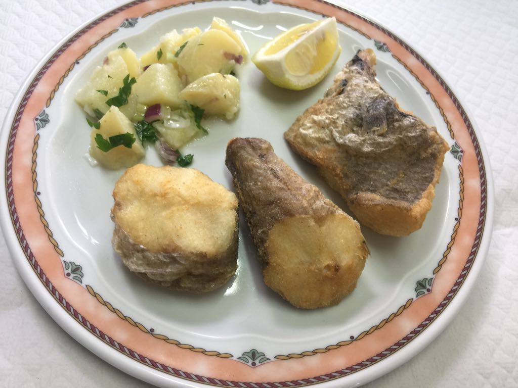 Bar-Cafe Casa Paco Cortes — Comida y bebida