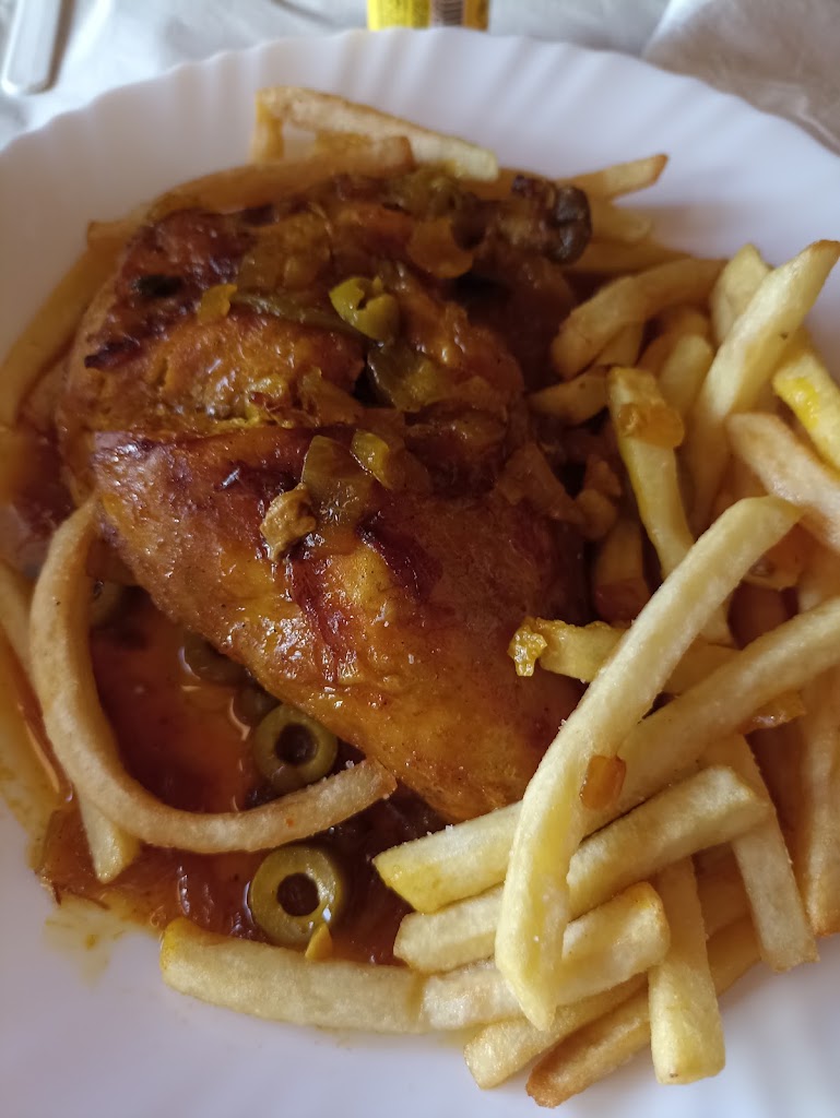 Restaurante KASSARI — Comida y bebida