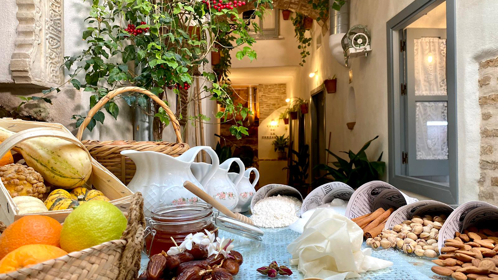 Cafeteria Cueva de la Zarzamora — Comida y bebida