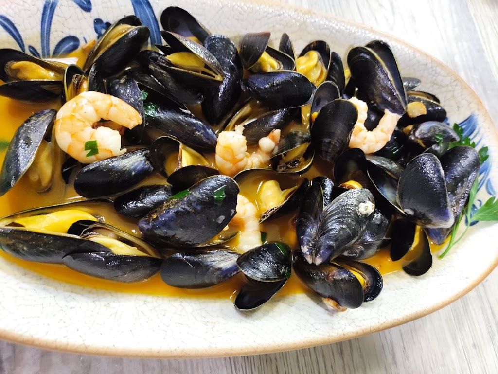 Restaurante Moral No Ni Na — Comida y bebida