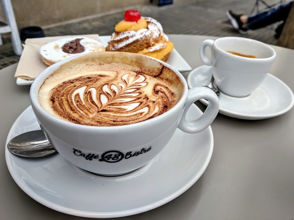 Caffe 48 Bistro — Capuchino