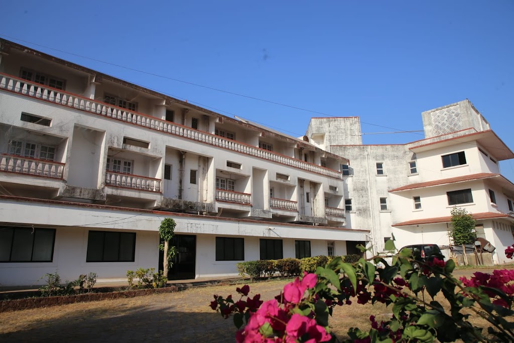 Hotel Giriratna Railotel