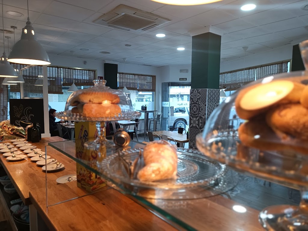 Oro Negro Cafe Bar — Comida y bebida