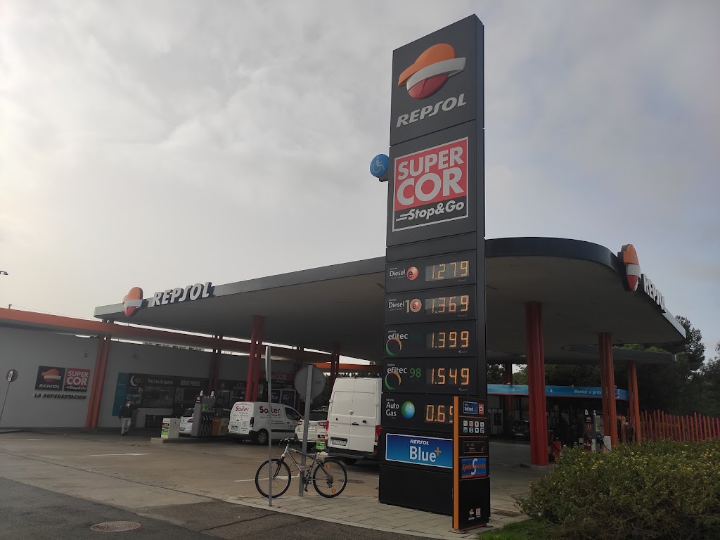 Estacion de Servicio Repsol — Exterior