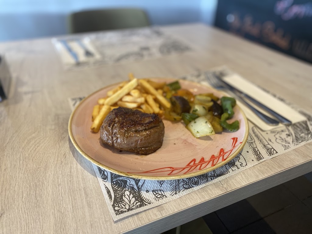 Bailybar Restaurante — Comida y bebida