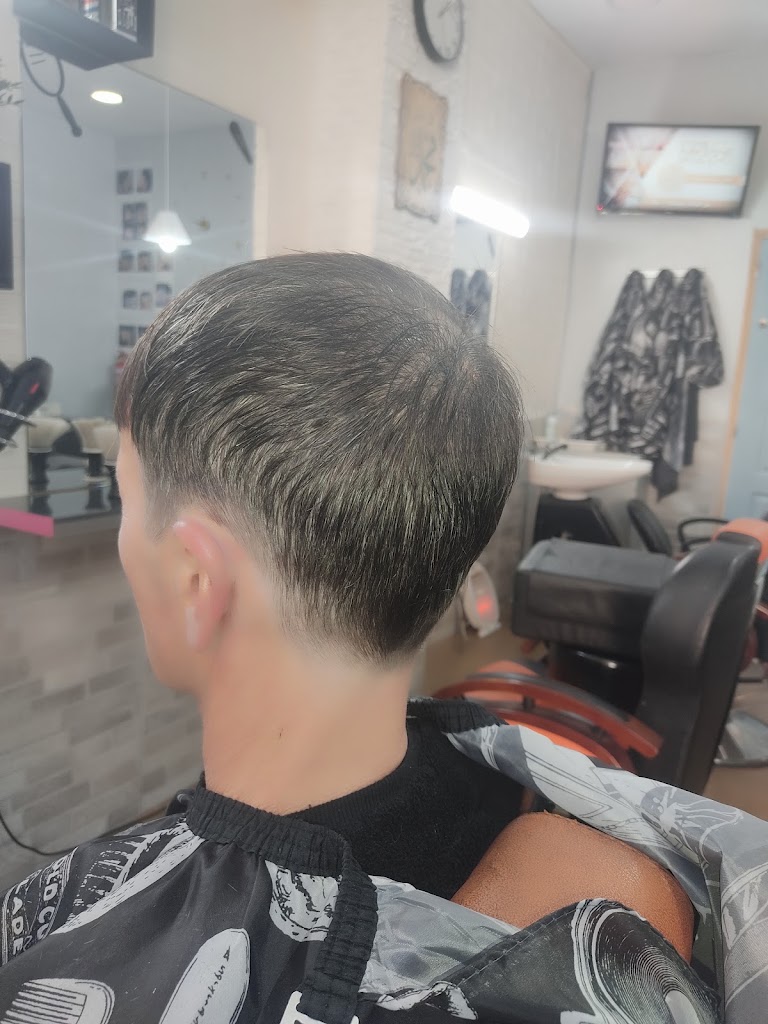 Peluqueria Refino Unisex — Del propietario