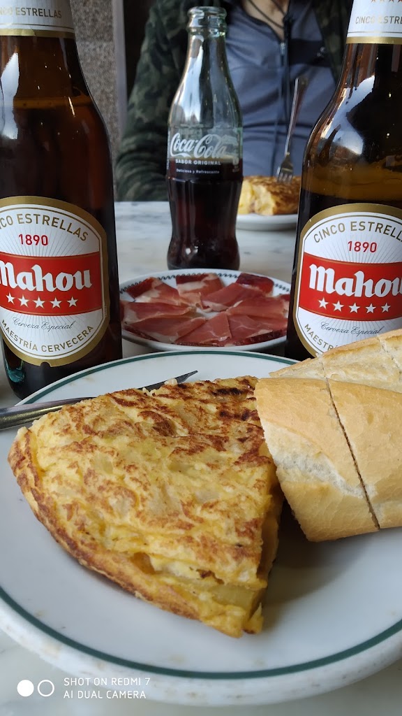Cafe Badajoz 31 Bar — Comida y bebida