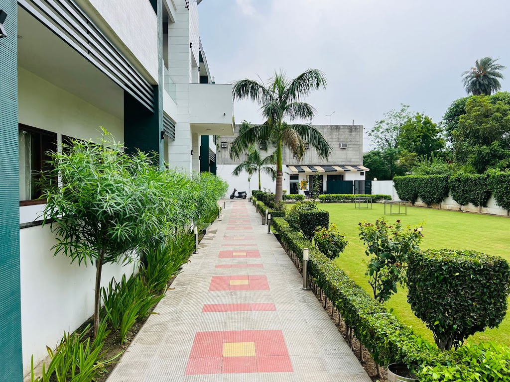 Hotel Whistling Greens Moga