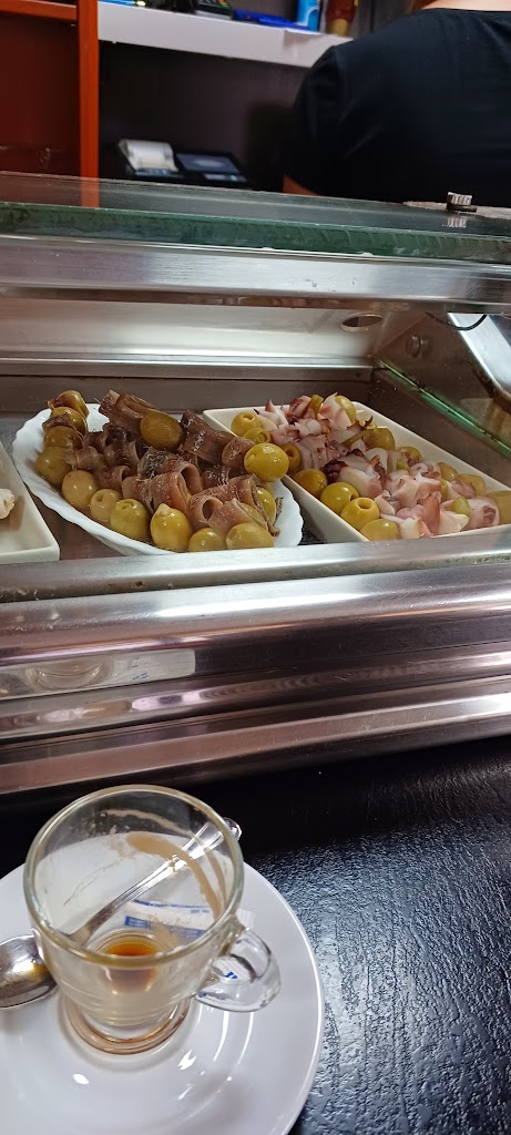 Cafeteria Bar El Rincon — Comida y bebida