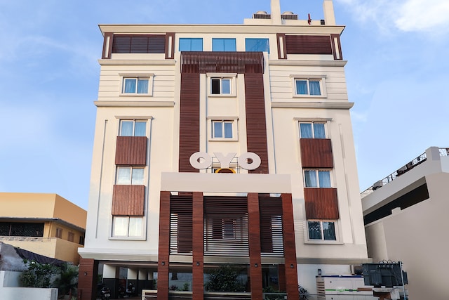Super Oyo Capital O Sri Capital Residency