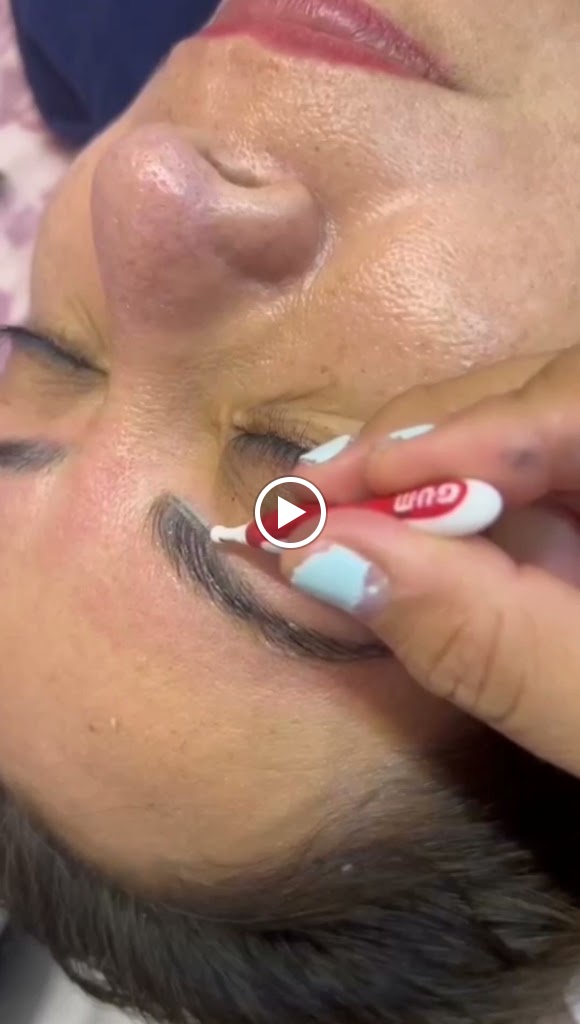 Natural Lashes Merida — Videos