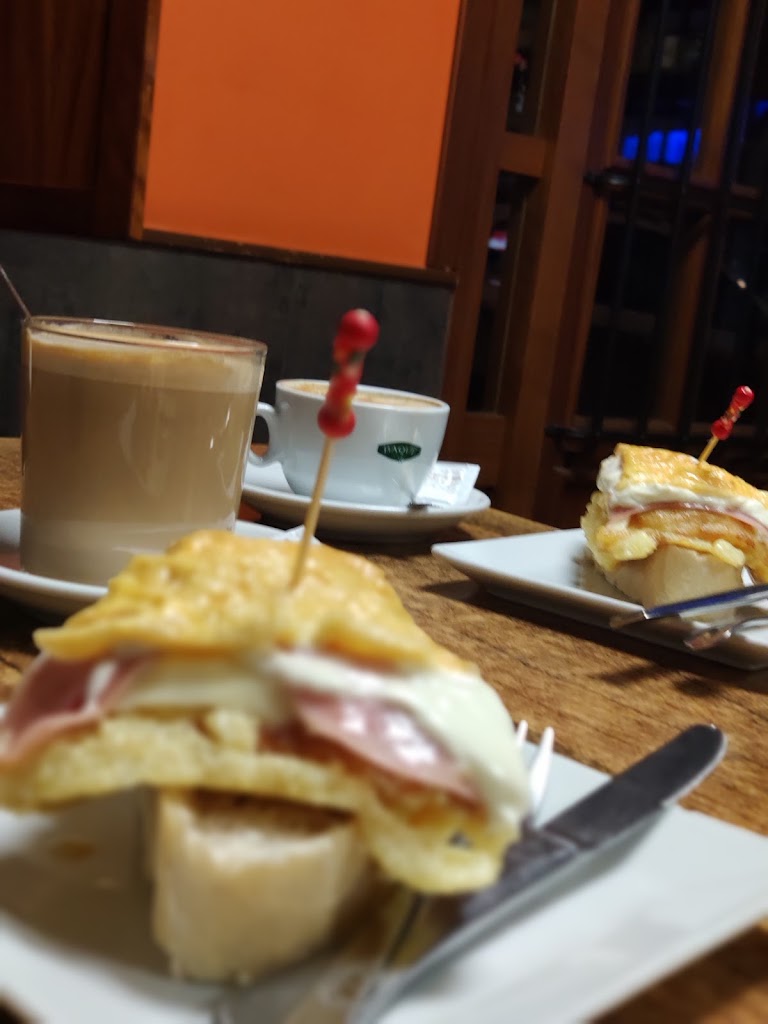 Ugarte Bar — Comida y bebida