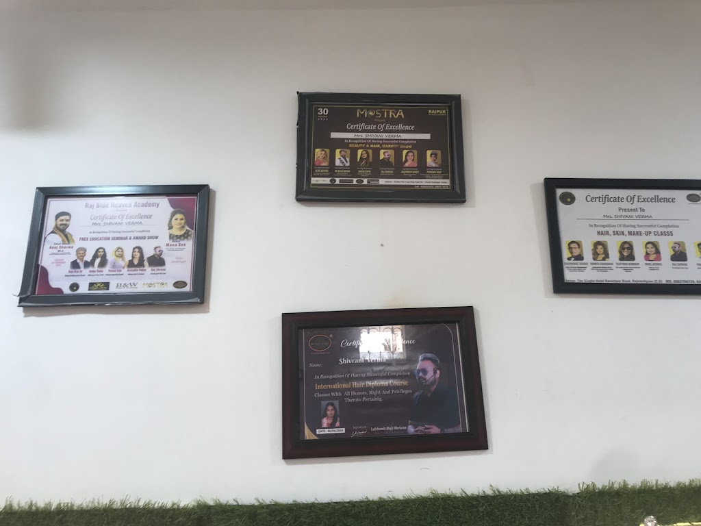 Looks By Shivani Parlour And Academy