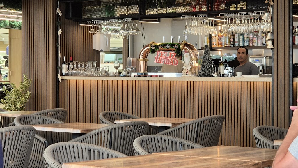 Oasis Restaurant & Cocktails