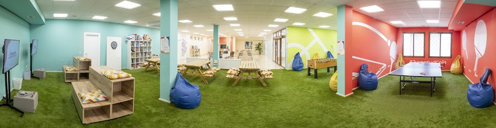 Area de Juventud. (Edificio Fernando de Hermosa y Santiago)