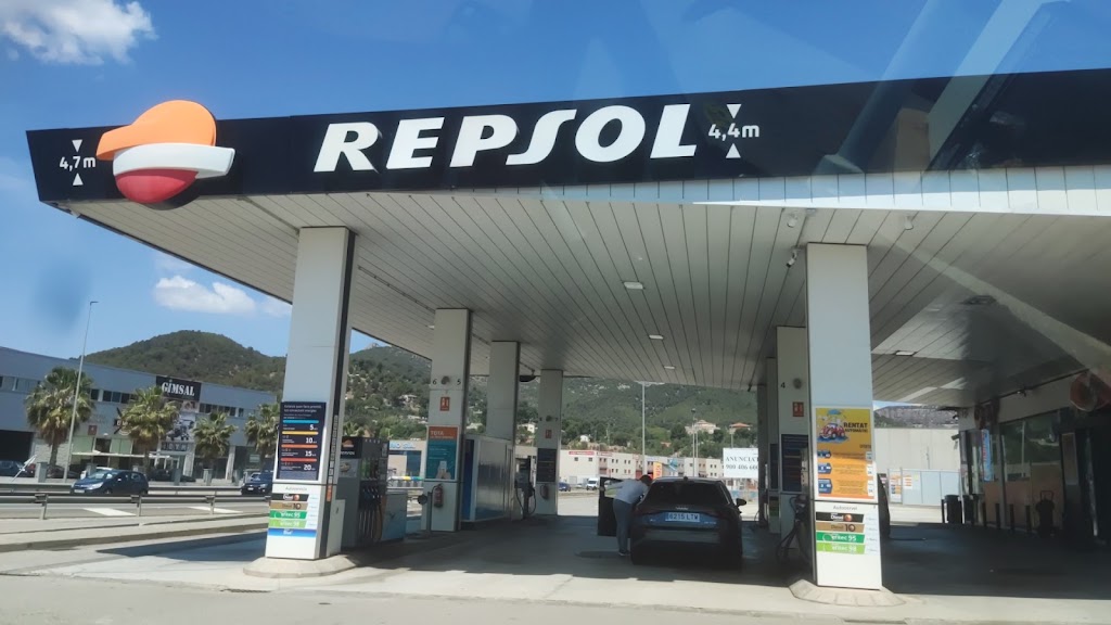 Estacion de Servicio Repsol — Exterior