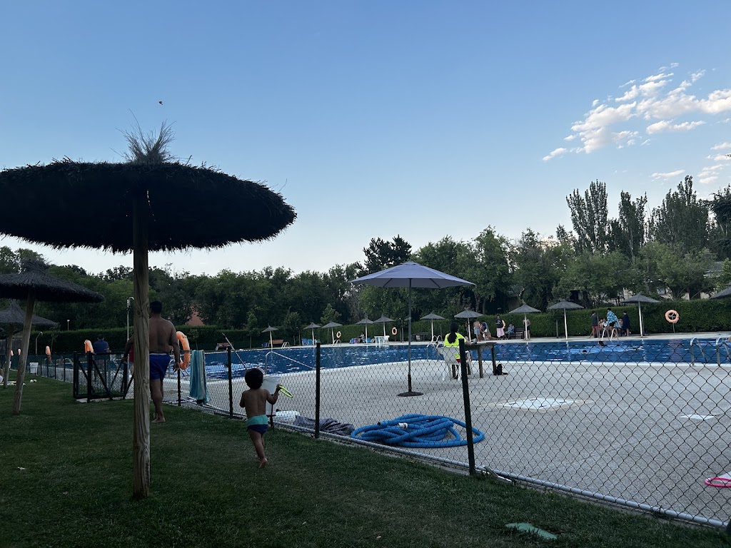 Piscina Urbanizacion Monte Escorial