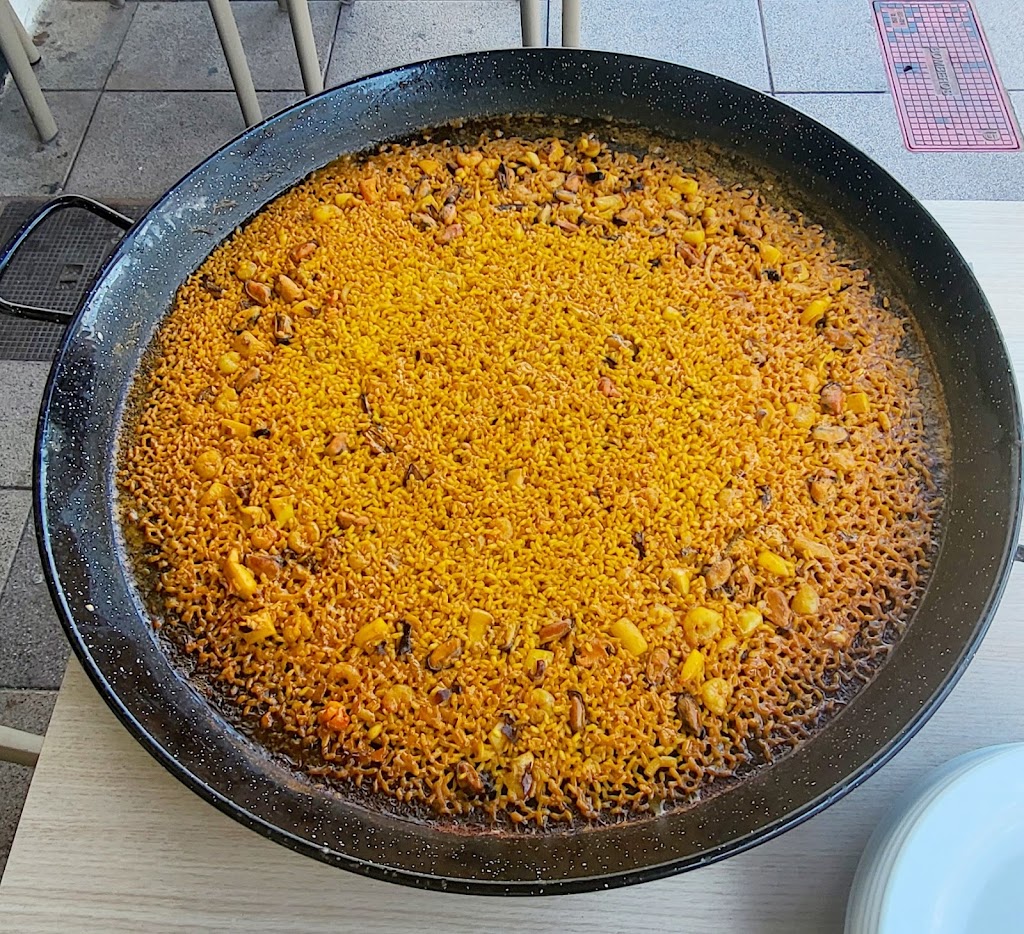 Coppelia bonica — Comida y bebida