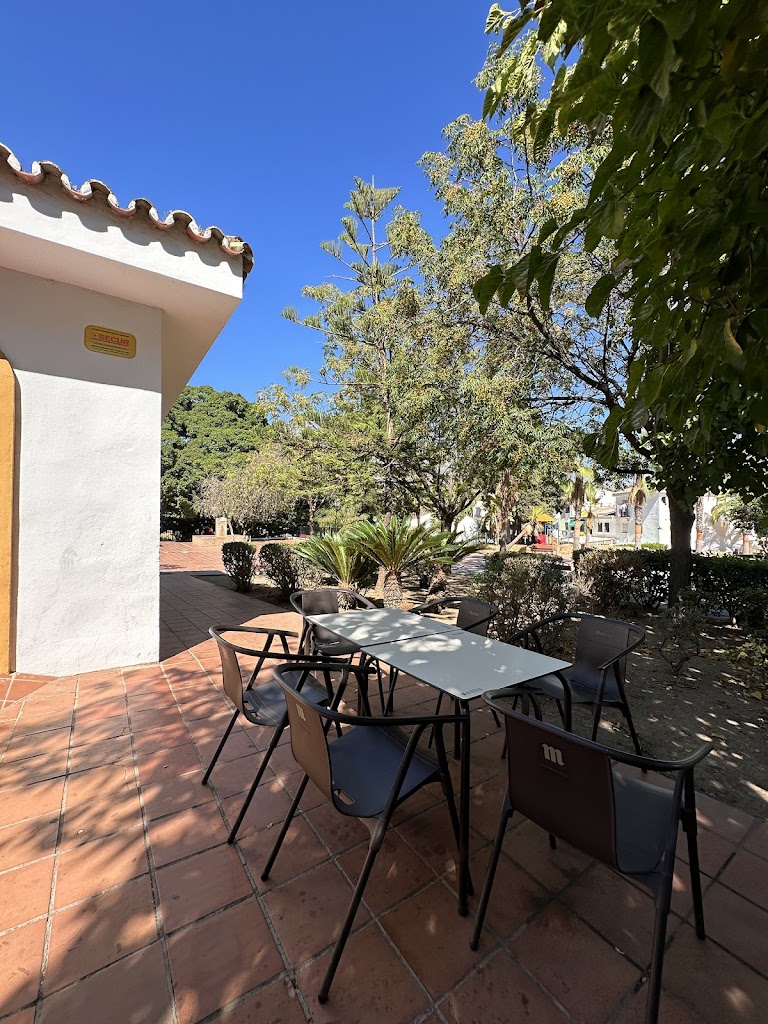 The Three Roses | Bar-Cafeteria en Marbella