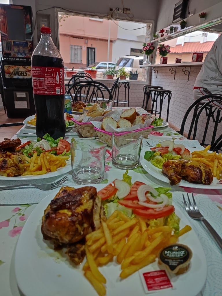 SNACK & CAFETERIA INES — Comida y bebida